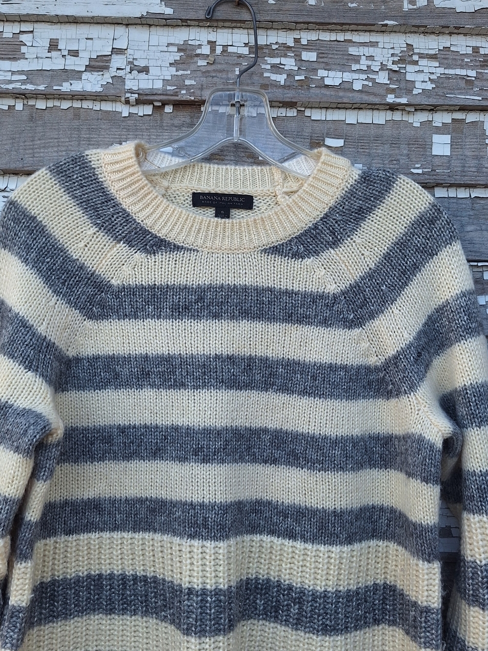 Banana Republic Italian Yarn Cream and Gray Striped Pullover Sweater Size Small - Picture 2 of 6